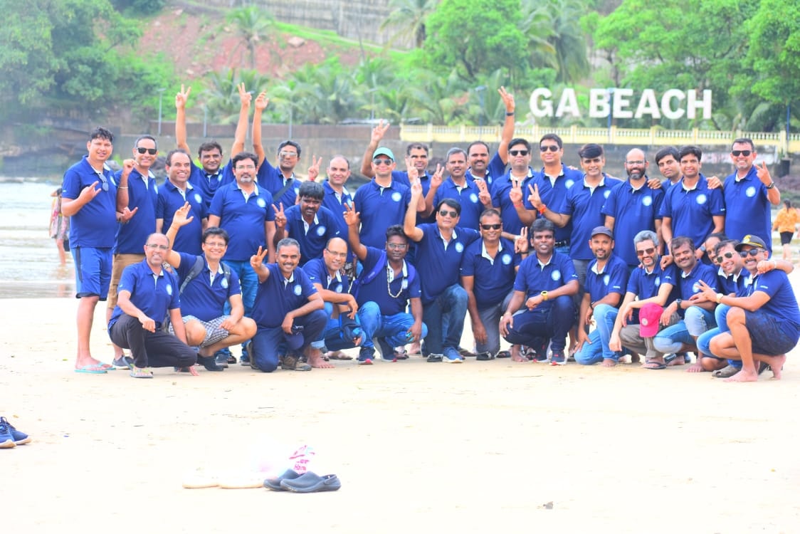DRDO batchmates gathered at Goa beach