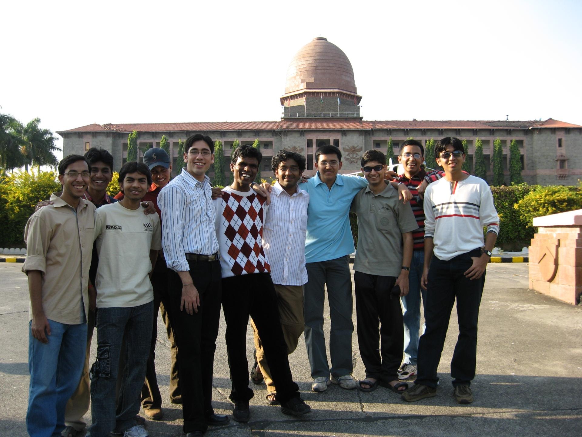 Bakliwal Tutorials IIT group outing in front of a heritage monument